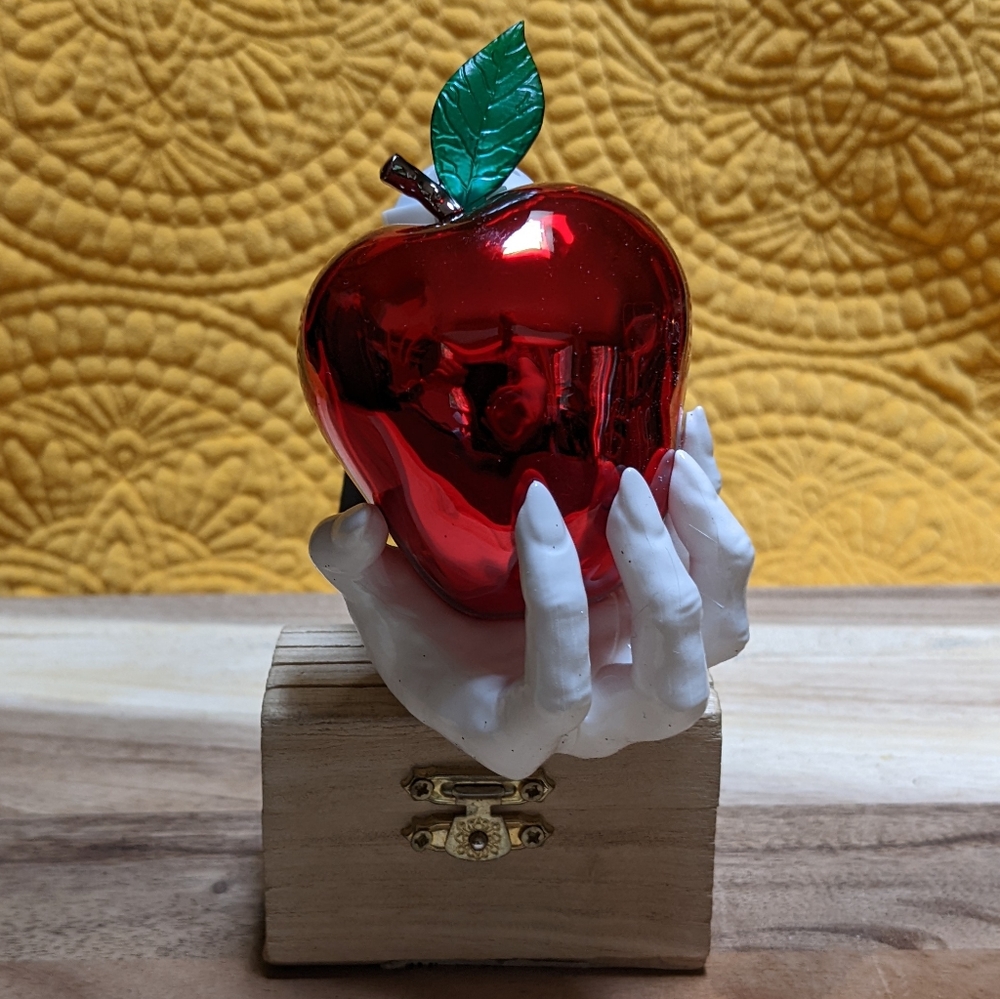 Bath & Body Works Halloween Evil Apple Nightlight Halloween '22
